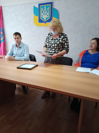 К Дніпровська міськрада міський голова Антоненко разом з головою профкому Воронневською та головою обкому Федорченко
